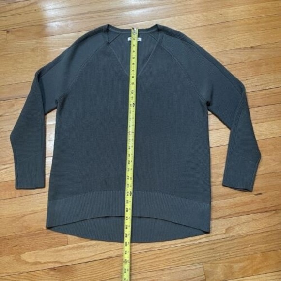 Athleta Hanover V Neck Sweater Womens Size M Merino Wool Blend Gray Oversized - Picture 8 of 13
